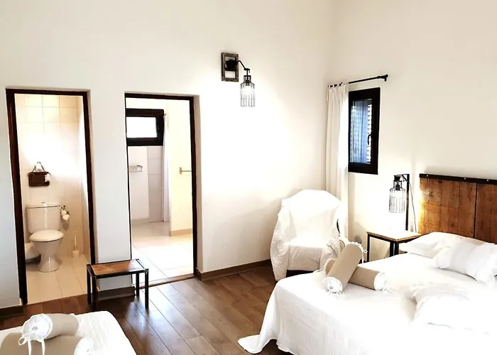 Сasa de vacaciones Charming House Between Port And Center