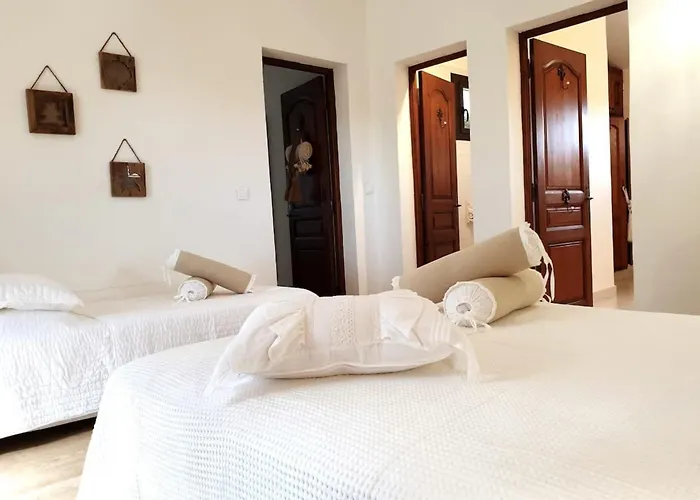 Сasa de vacaciones Charming House Between Port And Center